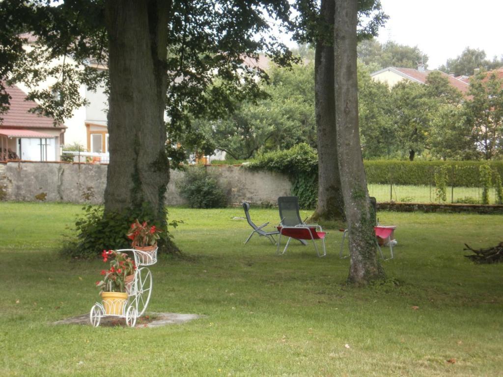 Bed and Breakfast Le Jardin Des Lys Gemmelaincourt Exterior foto